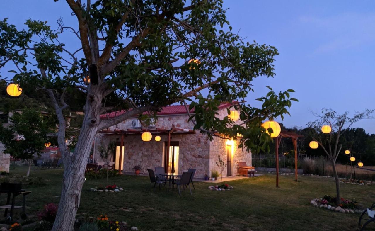 Апартаменты To Petrino Spiti Посиди Экстерьер фото
