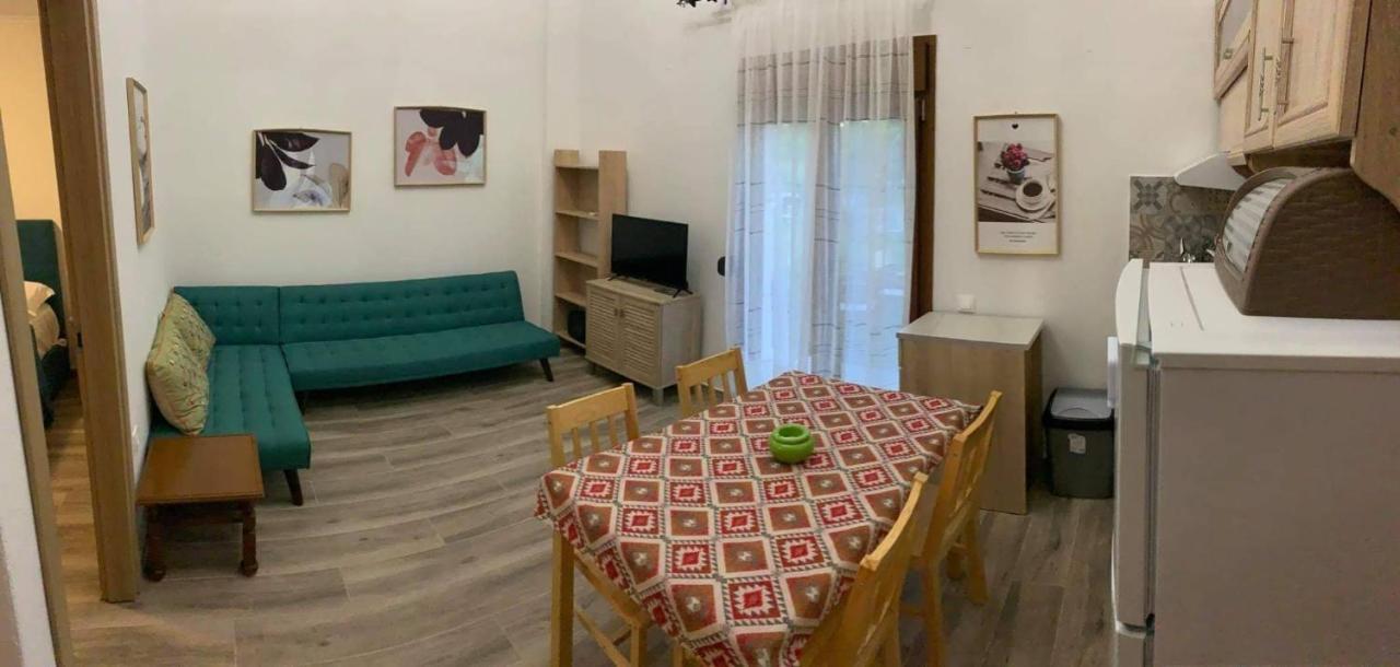Апартаменты To Petrino Spiti Посиди Экстерьер фото