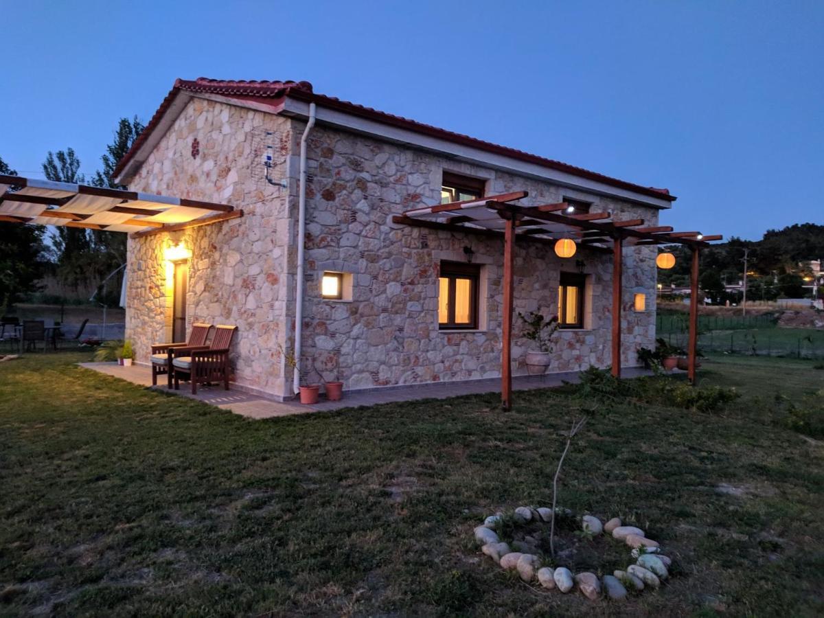 Апартаменты To Petrino Spiti Посиди Экстерьер фото